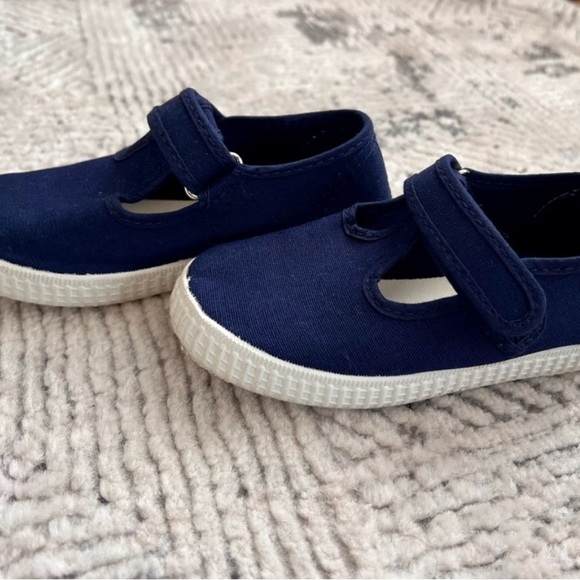 Cienta • Toddler Girl T Strap • US7/26C - Picture 2 of 3